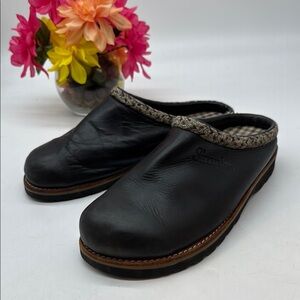 Simple Black Women's Leather Mule Loafers with Brown Trim Size 10.5 CM9072E